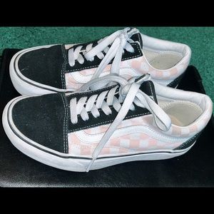 Woman’s old Skool platform vans